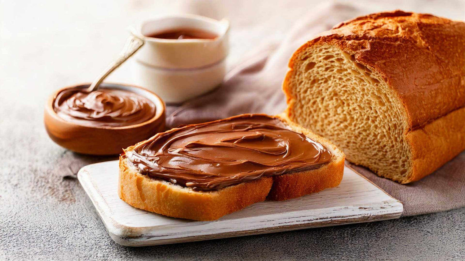 Glua crema proteica spalmabile al gusto di nocciola e cacao vegano adatta per colazioni proteiche, pancakes, porridge e ricette proteiche, colazioni proteiche